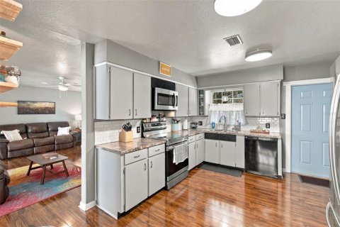 Villa ou maison à vendre à Lakeland, Floride: 3 chambres, 148.18 m2 № 2436707 - photo 4