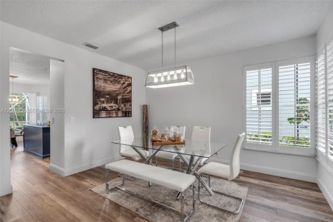 Villa ou maison à vendre à Coral Springs, Floride: 4 chambres, 284.84 m2 № 2072566 - photo 18