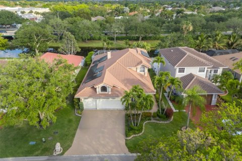 Villa ou maison à vendre à Coral Springs, Floride: 4 chambres, 284.84 m2 № 2072566 - photo 3