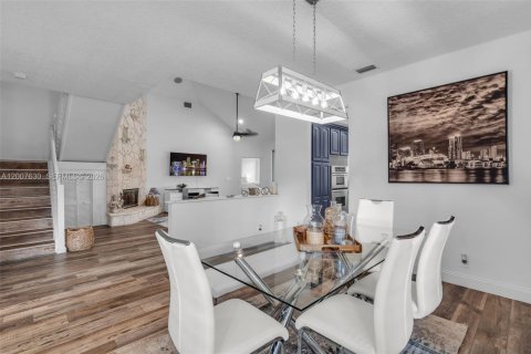 Villa ou maison à vendre à Coral Springs, Floride: 4 chambres, 284.84 m2 № 2072566 - photo 16