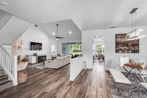 Villa ou maison à vendre à Coral Springs, Floride: 4 chambres, 284.84 m2 № 2072566 - photo 9
