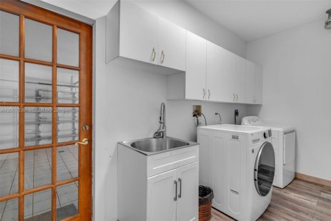 Villa ou maison à vendre à Coral Springs, Floride: 4 chambres, 284.84 m2 № 2072566 - photo 20