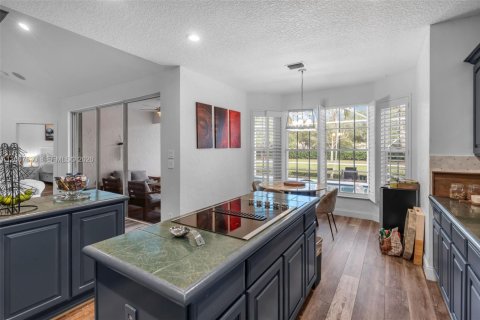 Villa ou maison à vendre à Coral Springs, Floride: 4 chambres, 284.84 m2 № 2072566 - photo 14