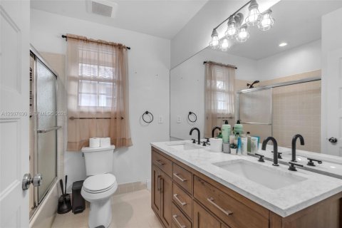 Villa ou maison à vendre à Coral Springs, Floride: 4 chambres, 284.84 m2 № 2072566 - photo 28