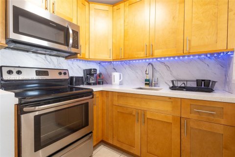 Condominio en alquiler en North Bay Village, Florida, 41.34 m2 № 1938093 - foto 10