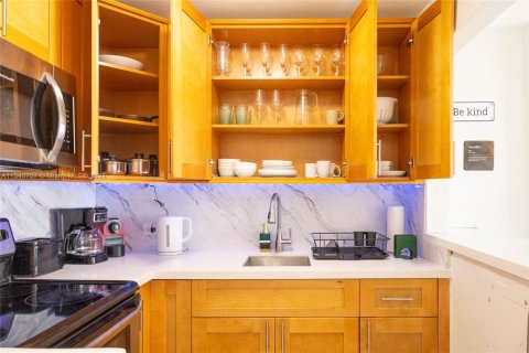Condominio en alquiler en North Bay Village, Florida, 41.34 m2 № 1938093 - foto 9