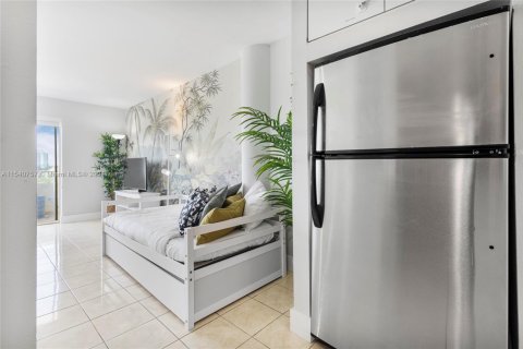 Condominio en alquiler en North Bay Village, Florida, 41.34 m2 № 1938093 - foto 11