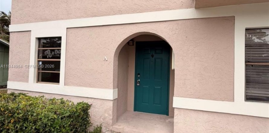 Casa en Wellington, Florida 2 dormitorios, 464.14 m2 № 2002304