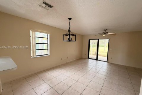 Casa en alquiler en Wellington, Florida, 2 dormitorios, 464.14 m2 № 2002304 - foto 3