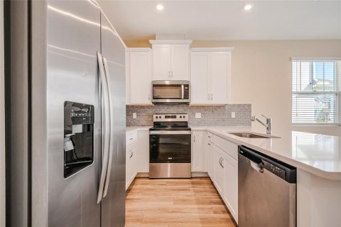 Touwnhouse à vendre à Orlando, Floride: 4 chambres, 151.15 m2 № 2347538 - photo 13