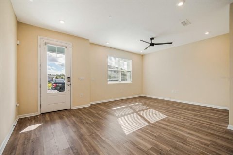Touwnhouse à vendre à Orlando, Floride: 4 chambres, 151.15 m2 № 2347538 - photo 7