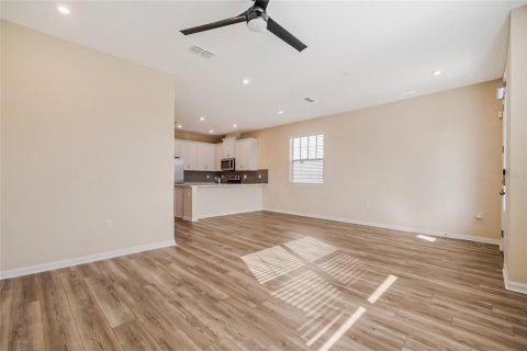 Touwnhouse à vendre à Orlando, Floride: 4 chambres, 151.15 m2 № 2347538 - photo 10