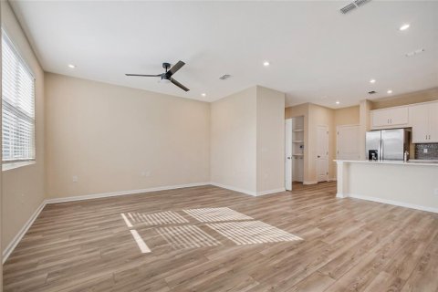 Touwnhouse à vendre à Orlando, Floride: 4 chambres, 151.15 m2 № 2347538 - photo 8