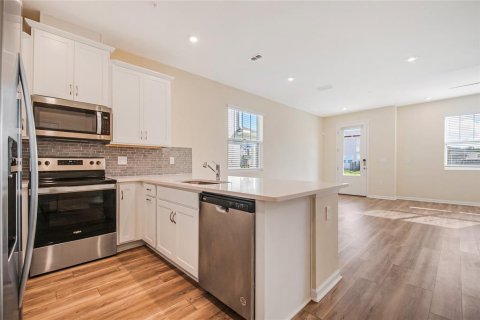 Touwnhouse à vendre à Orlando, Floride: 4 chambres, 151.15 m2 № 2347538 - photo 12