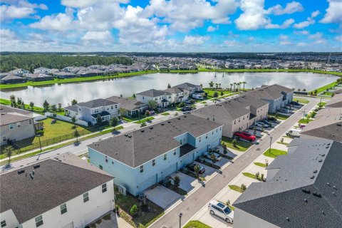 Touwnhouse à vendre à Orlando, Floride: 4 chambres, 151.15 m2 № 2347538 - photo 2