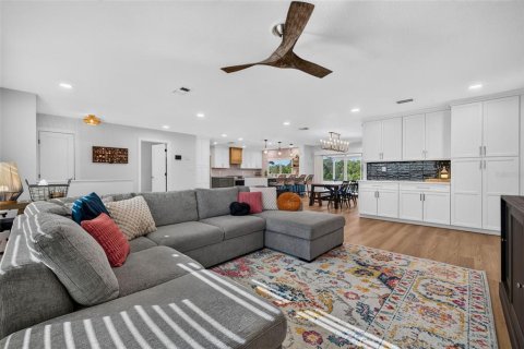 Casa en venta en Tampa, Florida, 4 dormitorios, 193.33 m2 № 2431153 - foto 22
