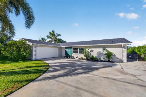 Casa en venta en Tampa, Florida, 4 dormitorios, 193.33 m2 № 2431153 - foto 4