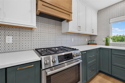 Casa en venta en Tampa, Florida, 4 dormitorios, 193.33 m2 № 2431153 - foto 10