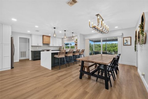 Casa en venta en Tampa, Florida, 4 dormitorios, 193.33 m2 № 2431153 - foto 5