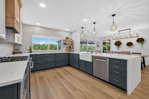 Casa en venta en Tampa, Florida, 4 dormitorios, 193.33 m2 № 2431153 - foto 11