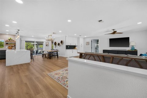 Casa en venta en Tampa, Florida, 4 dormitorios, 193.33 m2 № 2431153 - foto 17