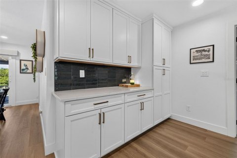 Casa en venta en Tampa, Florida, 4 dormitorios, 193.33 m2 № 2431153 - foto 23