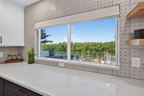 Casa en venta en Tampa, Florida, 4 dormitorios, 193.33 m2 № 2431153 - foto 12