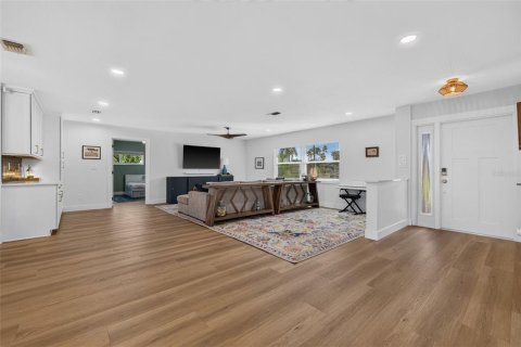 Casa en venta en Tampa, Florida, 4 dormitorios, 193.33 m2 № 2431153 - foto 18