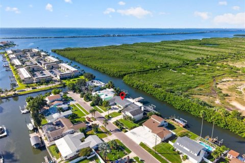 Casa en venta en Tampa, Florida, 4 dormitorios, 193.33 m2 № 2431153 - foto 2
