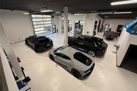 Commercial property in Miami, Florida № 1981826 - photo 8