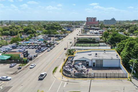 Commercial property in Miami, Florida № 1981826 - photo 1
