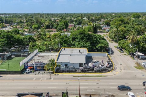 Commercial property in Miami, Florida № 1981826 - photo 4
