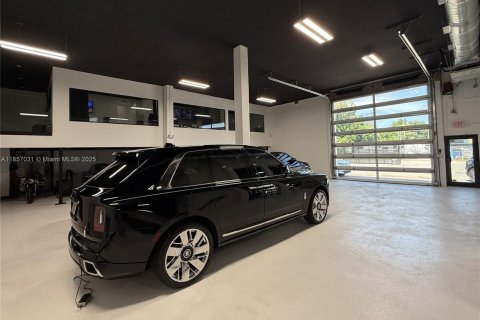 Commercial property in Miami, Florida № 1981826 - photo 6