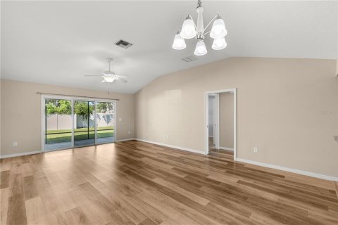 Villa ou maison à vendre à Oxford, Floride: 3 chambres, 142.7 m2 № 2399254 - photo 11
