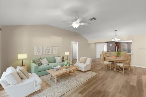 Villa ou maison à vendre à Oxford, Floride: 3 chambres, 142.7 m2 № 2399254 - photo 9