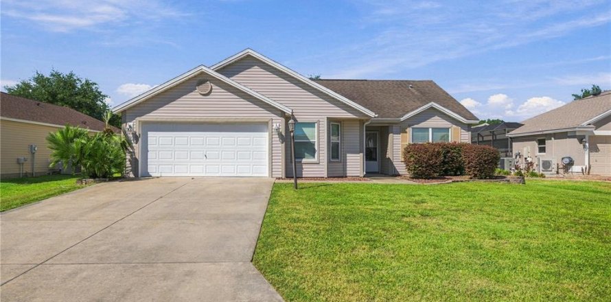 Villa ou maison à Oxford, Floride 3 chambres, 142.7 m2 № 2399254