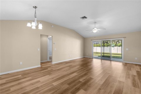 Villa ou maison à vendre à Oxford, Floride: 3 chambres, 142.7 m2 № 2399254 - photo 8