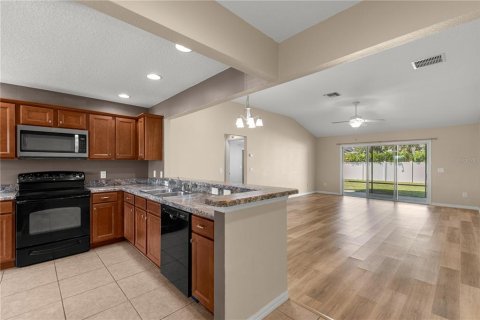 Villa ou maison à vendre à Oxford, Floride: 3 chambres, 142.7 m2 № 2399254 - photo 3