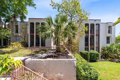 Condominio en venta en Altamonte Springs, Florida, 2 dormitorios, 116.31 m2 № 1620519 - foto 2