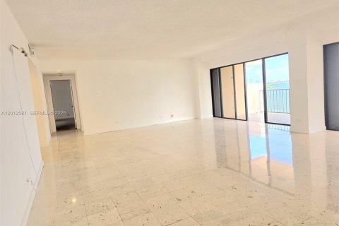 Copropriété à louer à Miami, Floride: 2 chambres, 181.16 m2 № 2076076 - photo 7