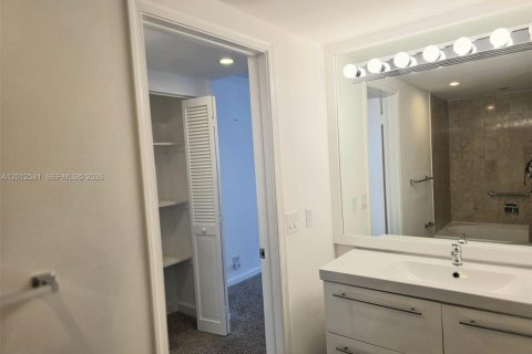 Copropriété à louer à Miami, Floride: 2 chambres, 181.16 m2 № 2076076 - photo 14