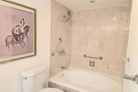 Copropriété à louer à Miami, Floride: 2 chambres, 181.16 m2 № 2076076 - photo 13