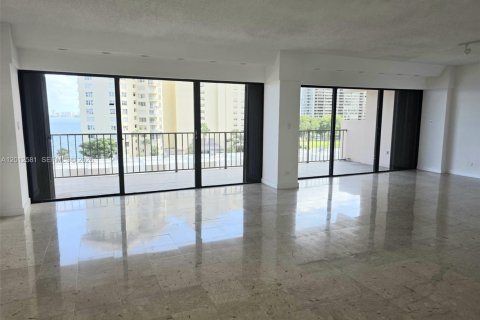 Copropriété à louer à Miami, Floride: 2 chambres, 181.16 m2 № 2076076 - photo 10