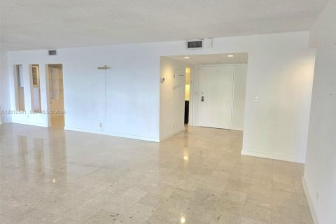 Copropriété à louer à Miami, Floride: 2 chambres, 181.16 m2 № 2076076 - photo 11