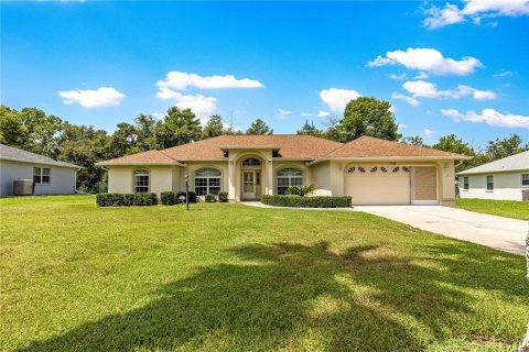 House in Ocala, Florida 3 bedrooms, 188.22 sq.m. № 1884028 - photo 1