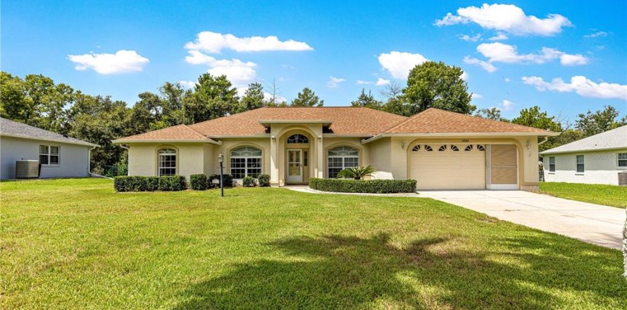 House in Ocala, Florida 3 bedrooms, 188.22 sq.m. № 1884028