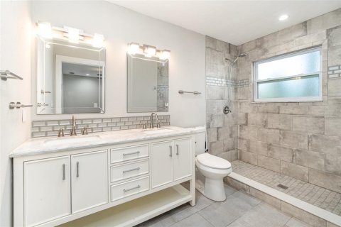 House in Sarasota, Florida 3 bedrooms, 168.99 sq.m. № 1716884 - photo 15