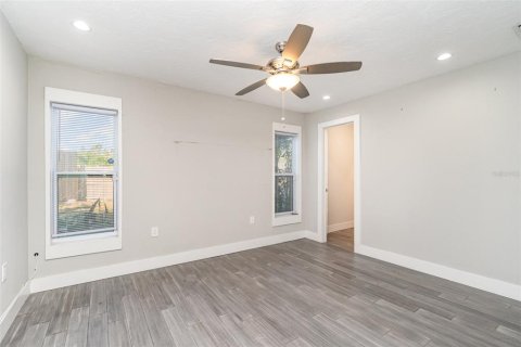House in Sarasota, Florida 3 bedrooms, 168.99 sq.m. № 1716884 - photo 14