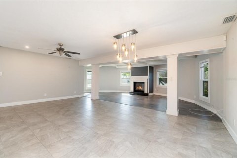 House in Sarasota, Florida 3 bedrooms, 168.99 sq.m. № 1716884 - photo 9