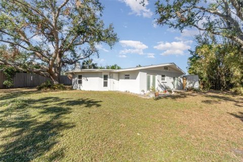 House in Sarasota, Florida 3 bedrooms, 168.99 sq.m. № 1716884 - photo 21